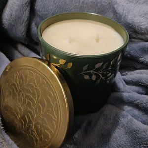 NWT!! BELLEVUE LUXURY CANDLE (14oz)